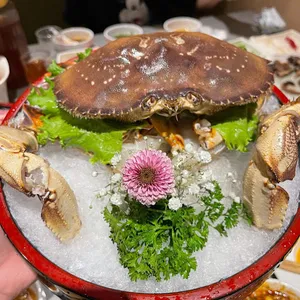 Haidilao Hotpot West Broadway Hot Pot restaurant in Vancouver – fine dining dishes, interior photos, and ambiance.