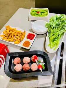 Haidilao Hotpot West Broadway Hot Pot restaurant in Vancouver – fine dining dishes, interior photos, and ambiance.