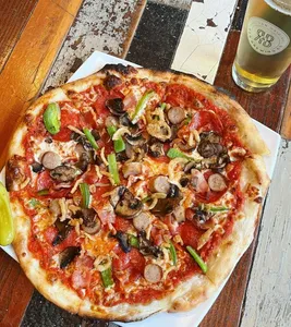 R&B Ale & Pizza House - Brewery & Pubs restaurant in Vancouver – fine dining dishes, interior photos, and ambiance.