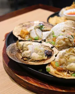 Crab Hot Lau Granville - Vietnamese restaurant in Vancouver – fine dining dishes, interior photos, and ambiance.