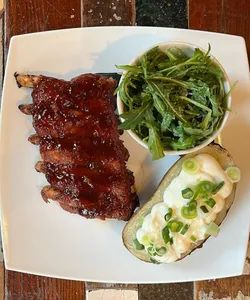 R&B Ale & Pizza House - Brewery & Pubs restaurant in Vancouver – fine dining dishes, interior photos, and ambiance.