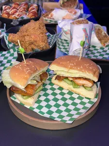 TRUES CLUB - KTV & Club restaurant in Richmond – fine dining dishes, interior photos, and ambiance.