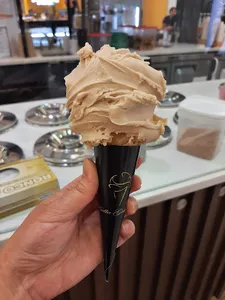 Bella Gelateria Metrotown - Dessert restaurant in Burnaby – fine dining dishes, interior photos, and ambiance.