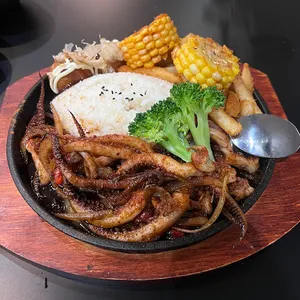 Day Plus Beijing Kitchen - Chinese restaurant – fine dining dishes, interior photos, and ambiance.