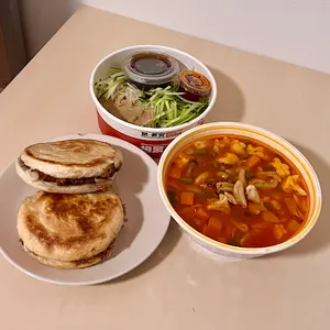 Meet in Xi'an - Chinese restaurant in Richmond – fine dining dishes, interior photos, and ambiance.