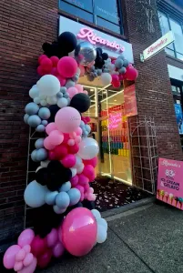 Ricardo’s Yaletown (Bubble Tea, Ice Cream, Coffee) - Dessert restaurant in Vancouver – fine dining dishes, interior photos, and ambiance.