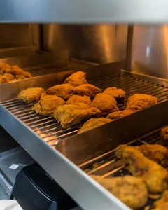 Hifive Chicken Kingsway Burger & Fried Chicken restaurant in Burnaby – fine dining dishes, interior photos, and ambiance.