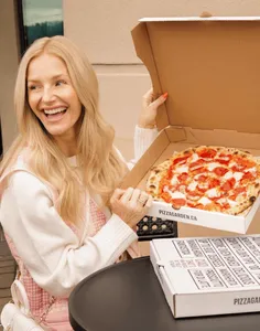 Pizza Garden Metrotown - Pizza restaurant in Burnaby – fine dining dishes, interior photos, and ambiance.