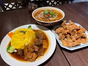 Dingding Restaurant - Chinese restaurant in Downtown Vancouver – fine dining dishes, interior photos, and ambiance.