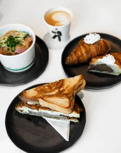 cafeclub. - Cafe restaurant in Downtown Vancouver – fine dining dishes, interior photos, and ambiance.