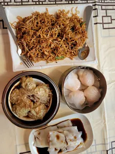 Jade Dynasty Restaurant Chinese restaurant in Downtown Vancouver – fine dining dishes, interior photos, and ambiance.