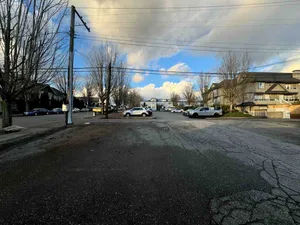 RENS Cafe & Bistro - Thai restaurant in Burnaby – fine dining dishes, interior photos, and ambiance.