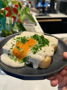 cafeclub. - Cafe restaurant in Downtown Vancouver – fine dining dishes, interior photos, and ambiance.