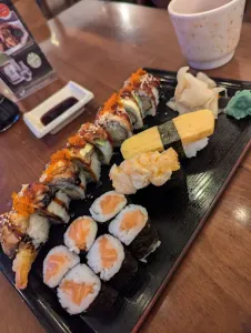 Big Bang Sushi - Japanese & Sushi restaurant in Downtown Vancouver – fine dining dishes, interior photos, and ambiance.