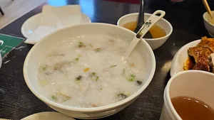 Neptune Wonton Noodle YVR Outlet - Taiwanese & HK Cafe restaurant – fine dining dishes, interior photos, and ambiance.