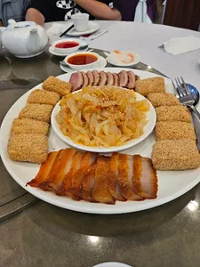 Haiyi Seafood Restaurant - Dim Sum restaurant in Vancouver – fine dining dishes, interior photos, and ambiance.