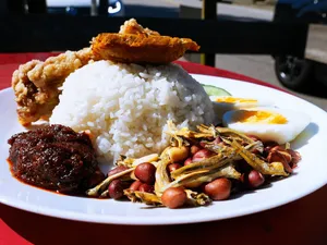 Shiok Singaporean Cuisine - Singaporean restaurant in Vancouver – fine dining dishes, interior photos, and ambiance.