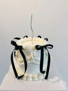 M.E Concept Cakes - Dessert restaurant in Vancouver – fine dining dishes, interior photos, and ambiance.