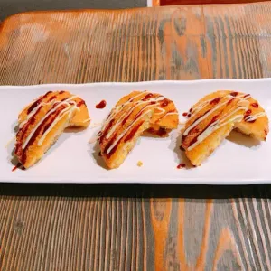 Sushi Bros - Japanese & Sushi restaurant in Downtown Vancouver – fine dining dishes, interior photos, and ambiance.