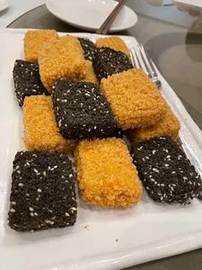 Haiyi Seafood Restaurant - Dim Sum restaurant in Vancouver – fine dining dishes, interior photos, and ambiance.