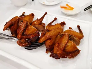 Haiyi Seafood Restaurant - Dim Sum restaurant in Vancouver – fine dining dishes, interior photos, and ambiance.