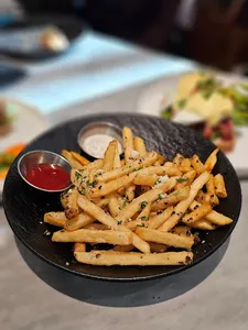 Cafe & Life - Cafe restaurant in Richmond – fine dining dishes, interior photos, and ambiance.