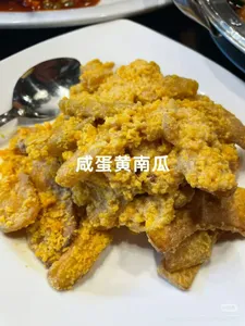 Three Woks - Chinese restaurant in Richmond – fine dining dishes, interior photos, and ambiance.