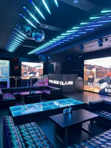 TRUES CLUB - KTV & Club restaurant in Richmond – fine dining dishes, interior photos, and ambiance.
