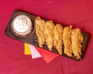 Hifive Chicken Kingsway Burger & Fried Chicken restaurant in Burnaby – fine dining dishes, interior photos, and ambiance.