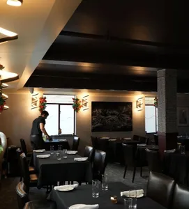 CAFE IL NIDO - Italian restaurant in Downtown Vancouver – fine dining dishes, interior photos, and ambiance.