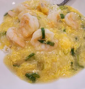 Neptune Wonton Noodle Surrey Central - Taiwanese & HK Cafe restaurant in Surrey – fine dining dishes, interior photos, and ambiance.