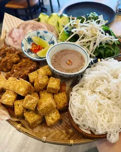 Tre Viet - Vietnamese restaurant in Downtown Vancouver – fine dining dishes, interior photos, and ambiance.