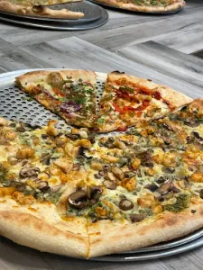 Pizza Garden Metrotown - Pizza restaurant in Burnaby – fine dining dishes, interior photos, and ambiance.