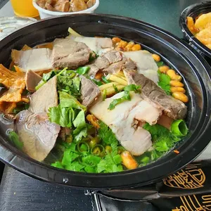 Snail Rice Noodle King Richmond - Chinese restaurant in Richmond – fine dining dishes, interior photos, and ambiance.