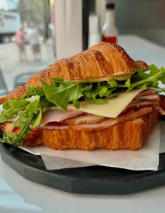 cafeclub. - Cafe restaurant in Downtown Vancouver – fine dining dishes, interior photos, and ambiance.