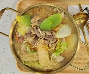 Super Thai Hot Pot - Hot Pot restaurant in Vancouver – fine dining dishes, interior photos, and ambiance.