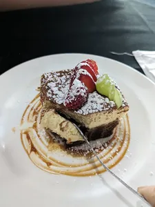 CAFE IL NIDO - Italian restaurant in Downtown Vancouver – fine dining dishes, interior photos, and ambiance.