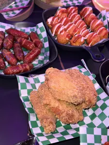 TRUES CLUB - KTV & Club restaurant in Richmond – fine dining dishes, interior photos, and ambiance.