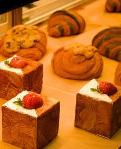 Le Belisse Café - Dessert restaurant in Downtown Vancouver – fine dining dishes, interior photos, and ambiance.