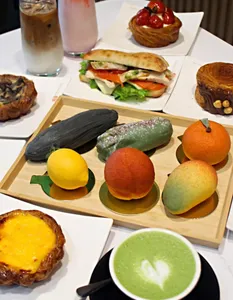 Le Belisse Café - Dessert restaurant in Downtown Vancouver – fine dining dishes, interior photos, and ambiance.