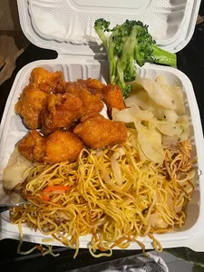 Famous wok - Chinese restaurant in Downtown Vancouver – fine dining dishes, interior photos, and ambiance.