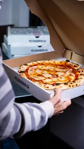 Pizza Garden Metrotown - Pizza restaurant in Burnaby – fine dining dishes, interior photos, and ambiance.