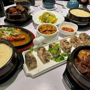 Crab Hot Lau Granville - Vietnamese restaurant in Vancouver – fine dining dishes, interior photos, and ambiance.