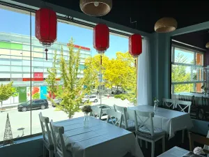 Upstairs Hot Pot - Hot Pot restaurant in Richmond – fine dining dishes, interior photos, and ambiance.