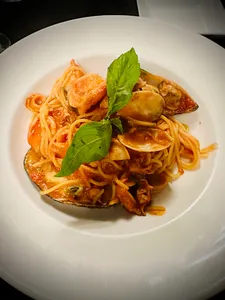 CAFE IL NIDO - Italian restaurant in Downtown Vancouver – fine dining dishes, interior photos, and ambiance.