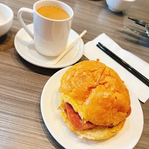 Happy Day Cafe Kingsway - Taiwanese & HK Cafe restaurant in Vancouver – fine dining dishes, interior photos, and ambiance.