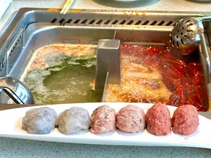 Haidilao Hotpot West Broadway Hot Pot restaurant in Vancouver – fine dining dishes, interior photos, and ambiance.