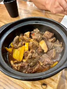 Yang’s Braised Chicken Rice Burnaby - Chinese restaurant – fine dining dishes, interior photos, and ambiance.