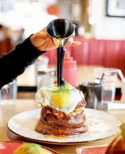 Deacon's Corner - North American restaurant in Vancouver – fine dining dishes, interior photos, and ambiance.