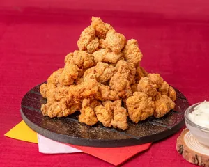 Hi Five Chicken East Broadway - Burger & Fried Chicken restaurant in Vancouver – fine dining dishes, interior photos, and ambiance.